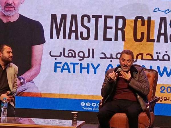 تكريم الفنان فتحي عبد الوهاب في الدورة الـ18 لمهرجان قسم المسرح الدولي بكلية الآداب
