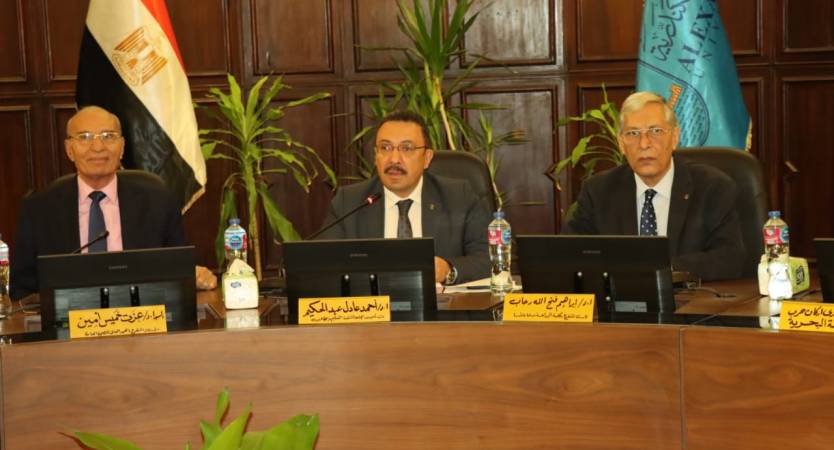 مجلس التعليم والطلاب بجامعة الإسكندرية يؤكد دعم الطلاب ذوى الهمم ويناقش سير امتحانات الميدتيرم