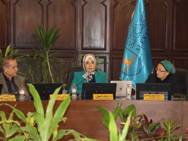 مجلس خدمة المجتمع وتنمية البيئة يناقش اخر استعدادت الجامعة للمشاركة فى جائزة مصر للتميز الحكومي