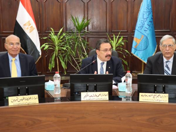 مجلس التعليم والطلاب يشيد بجهود الكليات في امتحانات الفصل الدراسي الأول