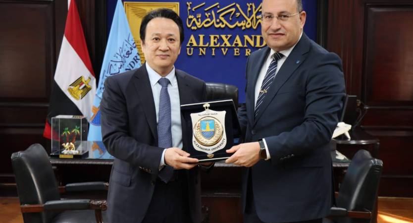 Alexandria University Receives International Expert Dr. Yin Li, Specialist in Esophageal Surgery at the National Cancer Institute in Beijing