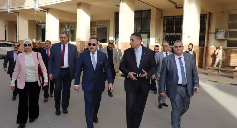 رئيس جامعة الإسكندرية يتفقد انتظام الدراسة بالفصل الدراسي الثاني ويوجّه بالالتزام بجداول المحاضرات تزامنًا مع تطوير ترام الرمل