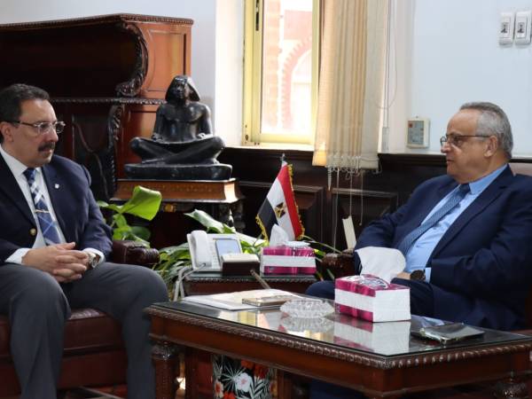 لقاء تنسيقي بين الجامعة ومكتبة الإسكندرية لبحث سبل التعاون