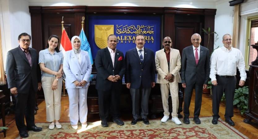 جامعة الإسكندرية وأكاديمية الإسكندرية الماليزية توقعان عقد إنشاء فرع الجامعة بماليزيا وتبحثان الخطوات التنفيذية لافتتاحه 