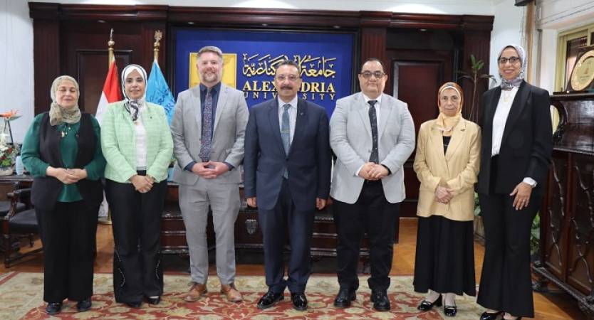 القائم بأعمال رئيس جامعة الإسكندرية يستقبل فريق مراجعي مجلس اعتماد التعليم الصيدلي الأمريكي في ختام زيارته لكلية الصيدلة
