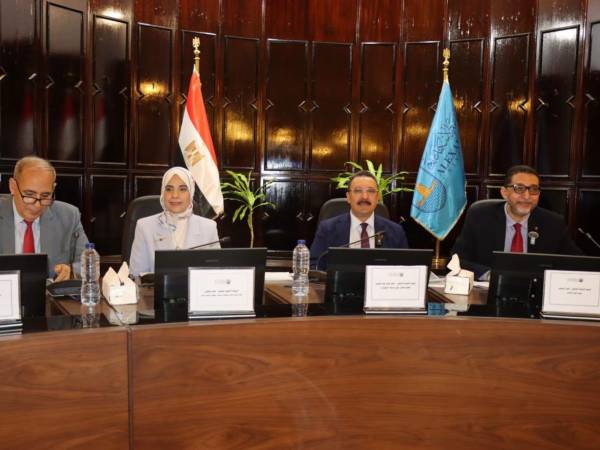  جامعة الإسكندرية تعقد جلسة الاستماع الجامعية حول البرنامج الاقتصادي بمشاركة ممثلي الجهات المعنية وخبراء الاقتصاد والأعمال