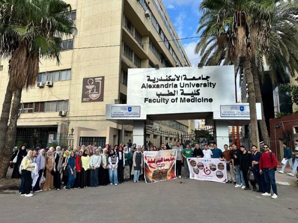  جامعة الإسكندرية تنظم قافلة طبية لمصانع «روبكس» ببرج العرب وتوقع الكشف على 746 حالة مجانًا
