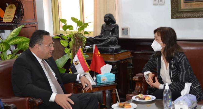 رئيس جامعة الإسكندرية يستقبل قنصل عام الصين 