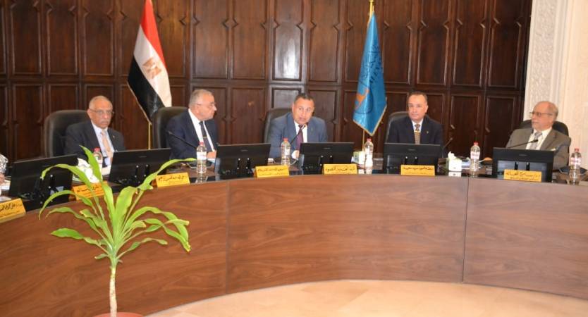  Alexandria University Council Discusses Preparations for Second Semester Final Exams, Congratulates Faculties with Advanced Positions at QS World Ranking